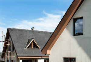 Laying roof tiles