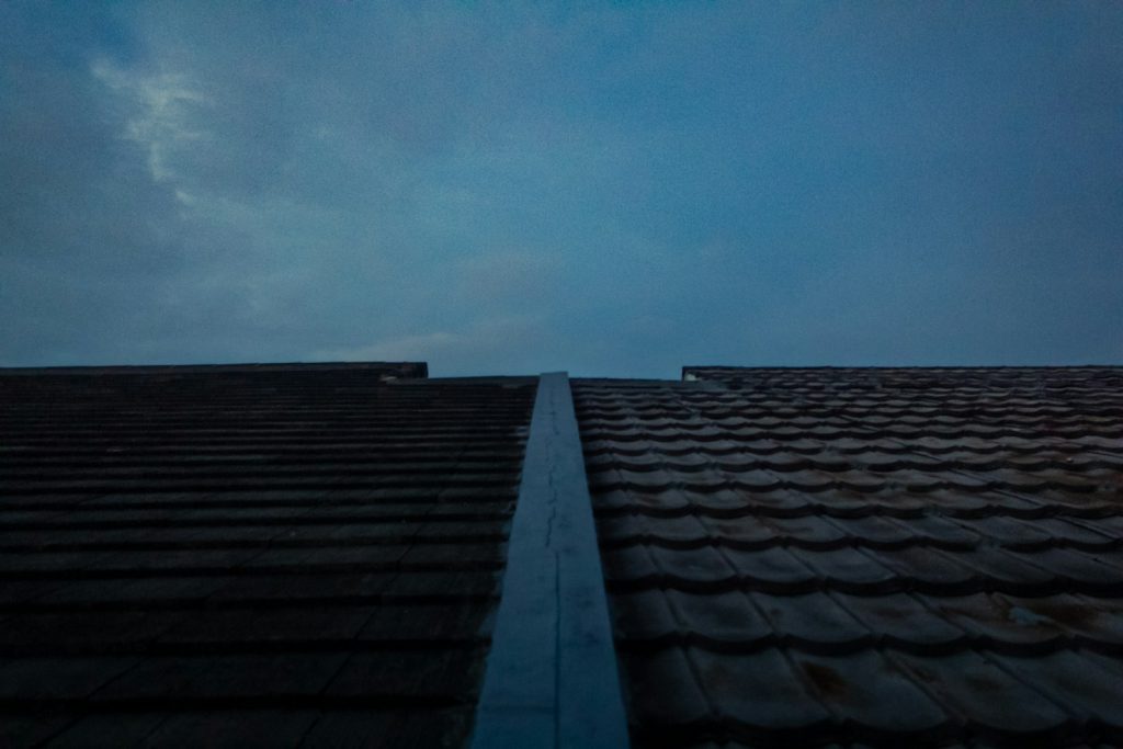 takläggning mörker